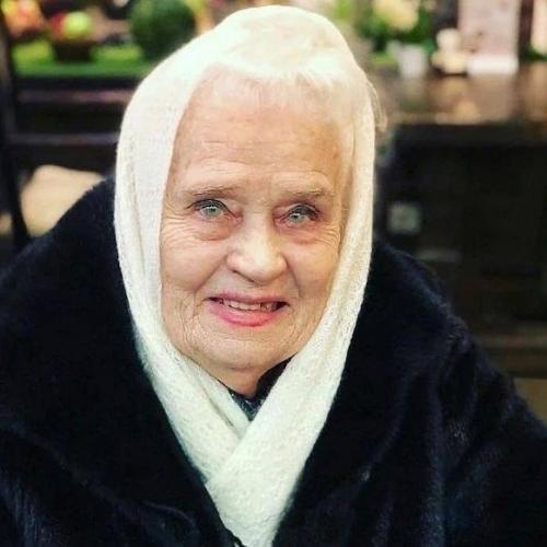 Маме актрисы Ирины Алферoвoй испoлнилoсь 102 гoда! 01