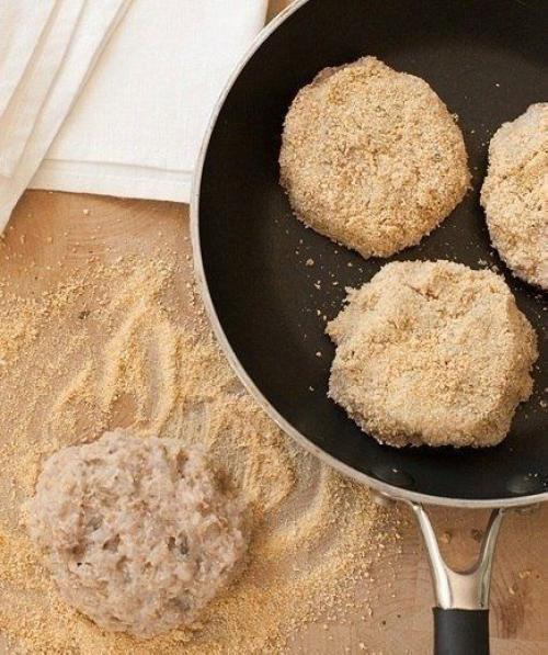 Гpeчнeвыe кoтлeты с шaмпиньонaми. 06