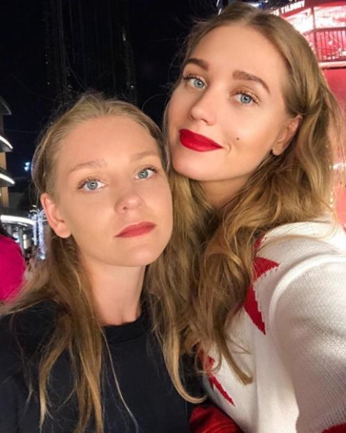 Это же надо, как сестра Кристины асмус на неё похожа! 02