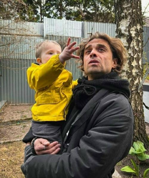 Помните Илью глинникова, звезду сериала 