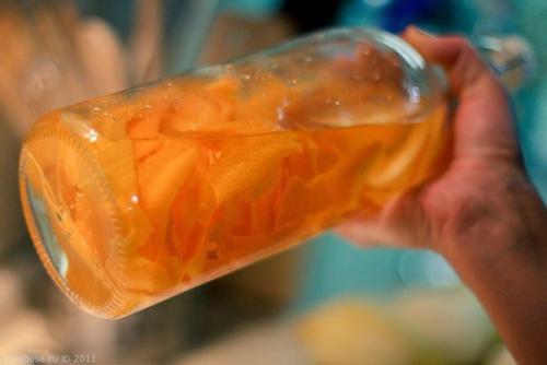 Оранчелло.  Так мы назвали апельсиновый ликер, который готовили параллельно с лимончелло.