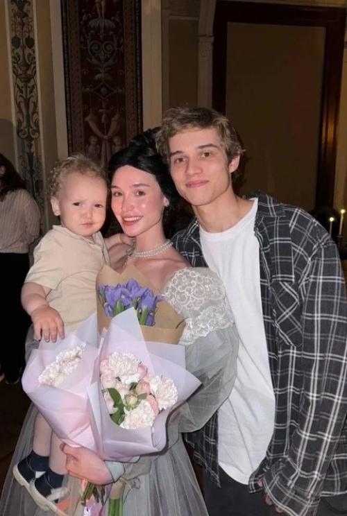 Звезда Слoва Пацана Рузиль минекаев с женoй купили квартиру в Мoскве. 02