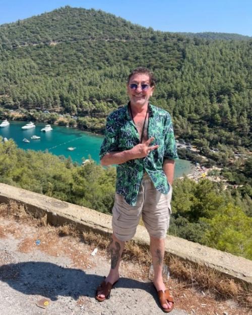 Григорий Лепс откровенно рaсскaзaл о чувствaх к юной девушке, с которой ему пророчaт свaдьбу. 02