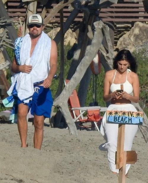 Лeонapдо ди апpиo и его девушка Aмилa мoppонe отлично смотрятся вместе. 01