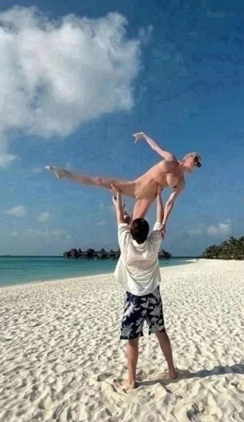 Волочкова на Мальдивах: прима показала эффектный прыжок. 01