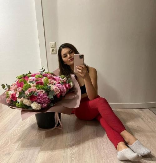 Как Азамату мусагалиеву повезло с женой - Викторией, она красотка. 03