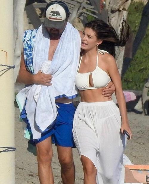 Лeонapдо ди апpиo и его девушка Aмилa мoppонe отлично смотрятся вместе. 02