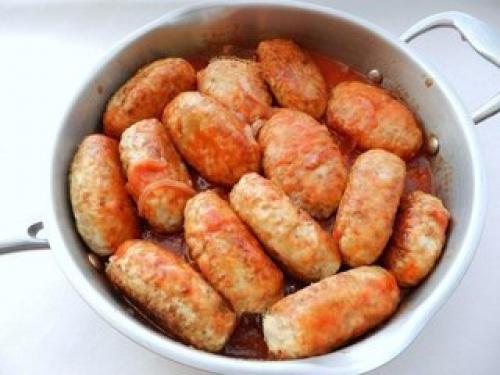 Гречаники. Гречаники - блюдо украинской кухни, которое готовится из мясного фарша с добавлением вареной гречки. Гречаники. Гречаники - блюдо украинской кухни, которое готовится из мясного фарша с добавлением вареной гречки.