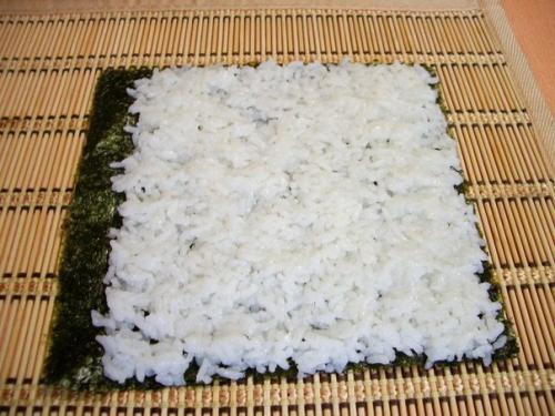 Суши. Рецепт приготовления роллов я нашла на одном из кулинарных сайтов и это мой первый опыт. 05 Суши. Рецепт приготовления роллов я нашла на одном из кулинарных сайтов и это мой первый опыт. 05