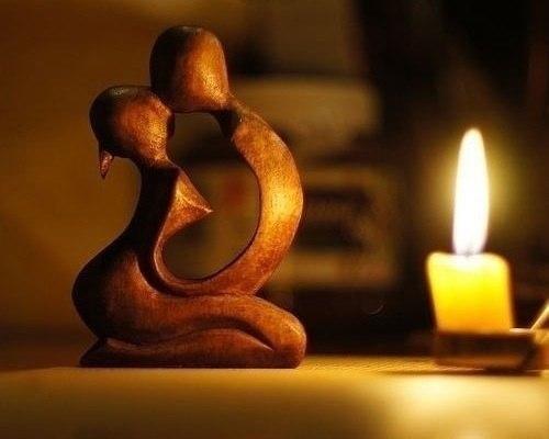 Не смешивай любовь с жаждой завладеть, которая приносит столько мучений.