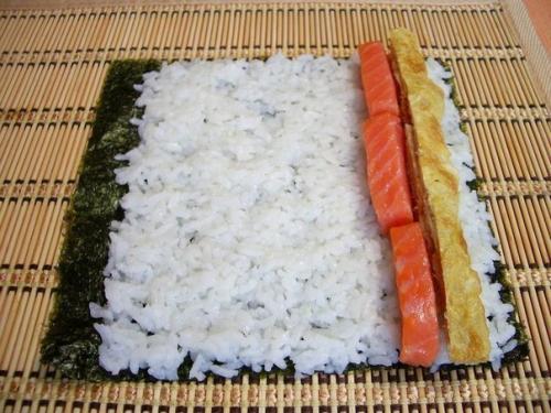 Суши. Рецепт приготовления роллов я нашла на одном из кулинарных сайтов и это мой первый опыт. 06 Суши. Рецепт приготовления роллов я нашла на одном из кулинарных сайтов и это мой первый опыт. 06