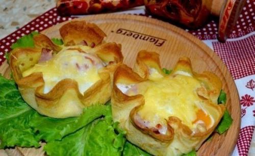 Завтрак в корзинках из блинчиков. Завтрак в корзинках из блинчиков.