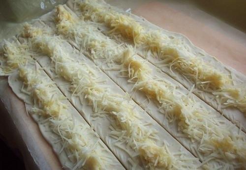 Слоеный пирог с сыром. 04