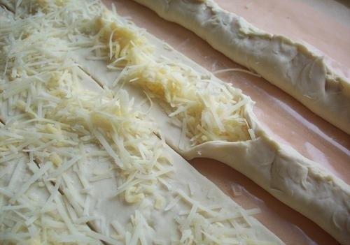 Слоеный пирог с сыром. 05