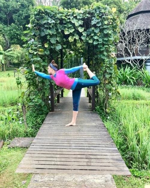 Секрет молодости и красоты Екатерины Андреевой прост - это каждодневный спорт! 02