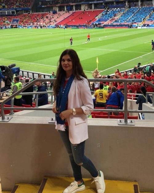 Как Азамату мусагалиеву повезло с женой - Викторией, она красотка. 02