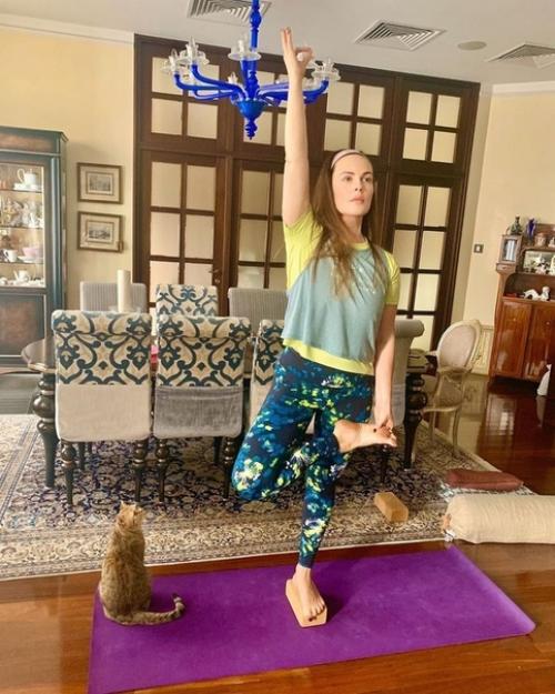 Секрет молодости и красоты Екатерины Андреевой прост - это каждодневный спорт! 04