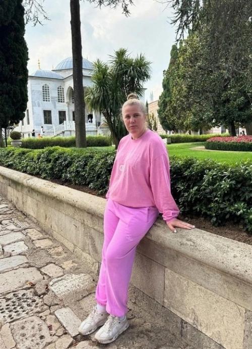 Цветочек расцвела после развода: Светлана тарлавина поразила новым образом! 01