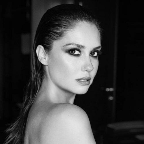 Говорят, что у Агаты муцениеце новый роман после развода и выглядит она счастливой! 04