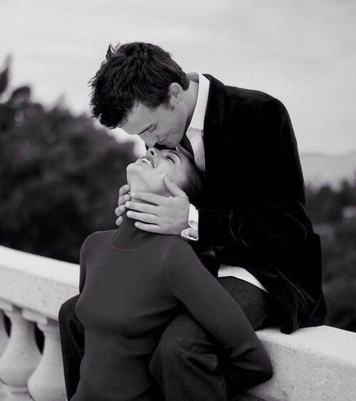 Я - девушка!  Я всегда буду ждать первого шага от мужчины.