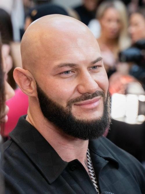 Он Может Быть Опасен - известный адвокат Михаил Терехин прокомментировал побеги рэпера джигана из реабилитационного центра. 02