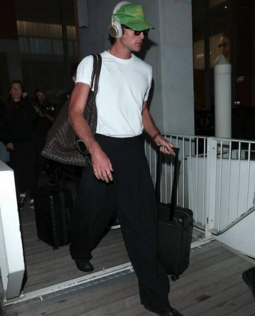 А давайте выберем среди знаменитостей самого стильного парня этой осени? 07