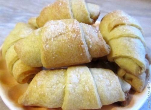 Рогалики с вареной сгущенкой.