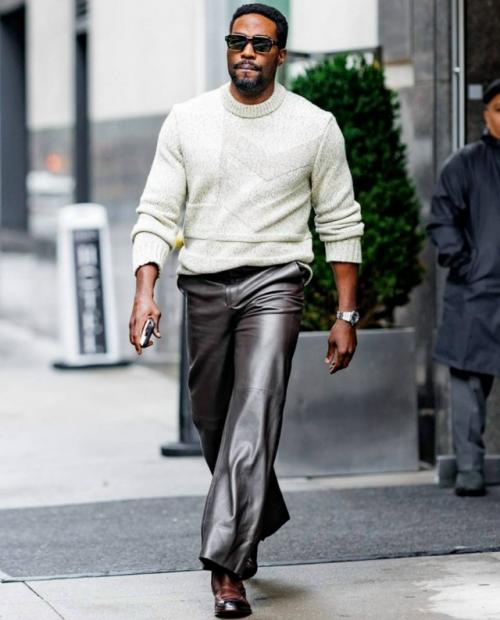 А давайте выберем среди знаменитостей самого стильного парня этой осени? 09