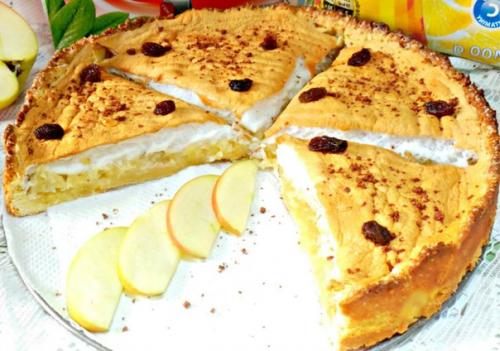 Очень вкусный, нежный яблочный пирог с безе. Очень вкусный, нежный яблочный пирог с безе.