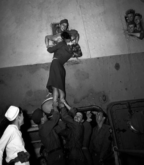 Взгляд с поволокой, холодная надменность и гламур старого голливуда - не могу перестать рассматривать черно-белые снимки Марлен Дитрих. 03