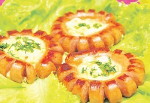 Яйцо в сосиске.  Ингредиенты.