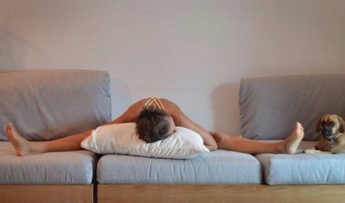 Только в том случае, если не можете заснуть, выполните следующие асаны. 03