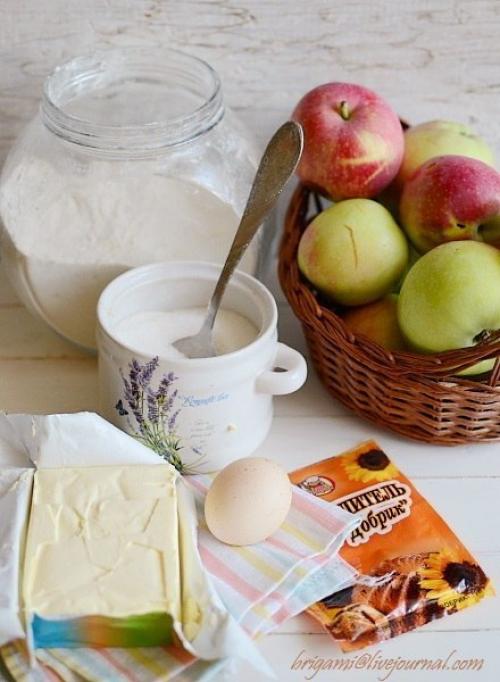 Яблочный именинный пирог. 01