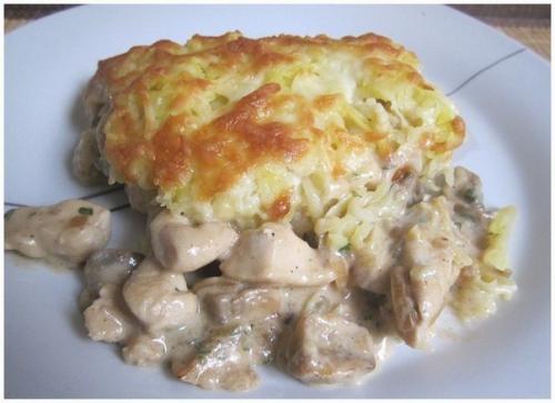 Курица с грибами, запечённая под картофельной шубой.
