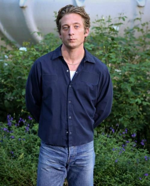 А давайте выберем среди знаменитостей самого стильного парня этой осени? 08