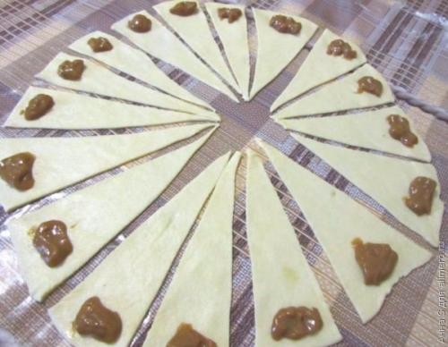 Рогалики с вареной сгущенкой. 03