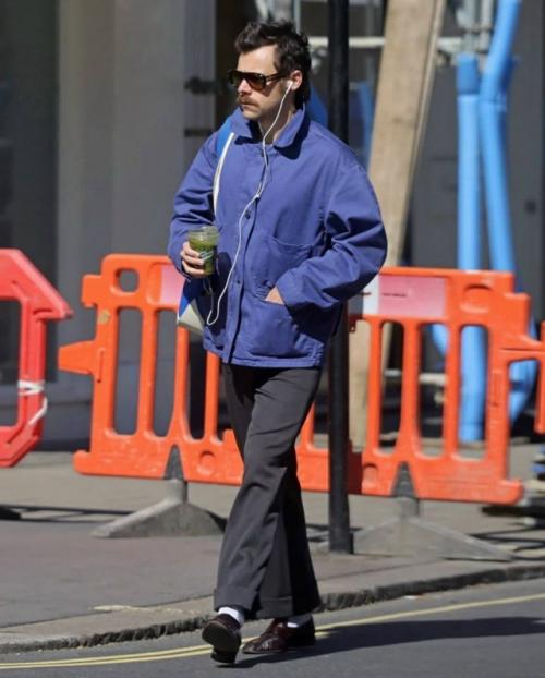 А давайте выберем среди знаменитостей самого стильного парня этой осени? 05