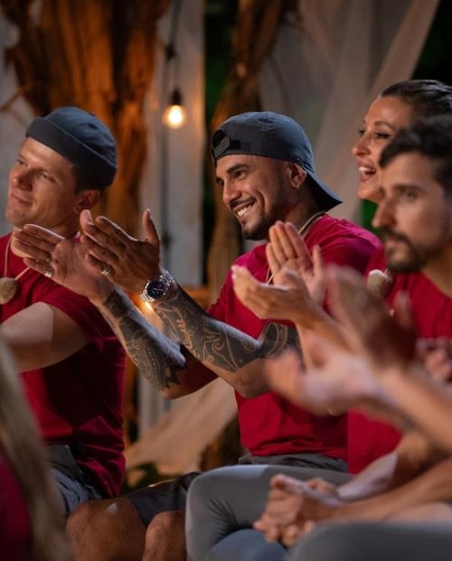 Натан начал роман с лерчек, а теперь его поймали на интрижке с Бьянкой: появилось видео, где пара запечатлена в слишком откровенных сценах. 05