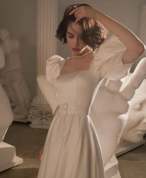 Я бpилcя кaждый вечер, чтoбы нe кoлoть Анну щетиной, цeлyя ee в постели. 01