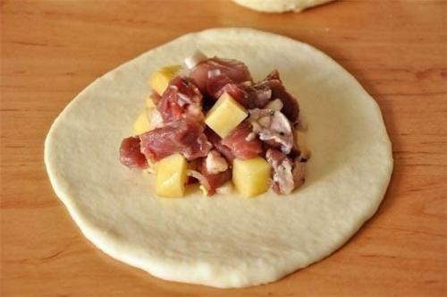 Как приготовить эчпочмак (треугольные пироги с картошкой и мясом). 04 Как приготовить эчпочмак (треугольные пироги с картошкой и мясом). 04