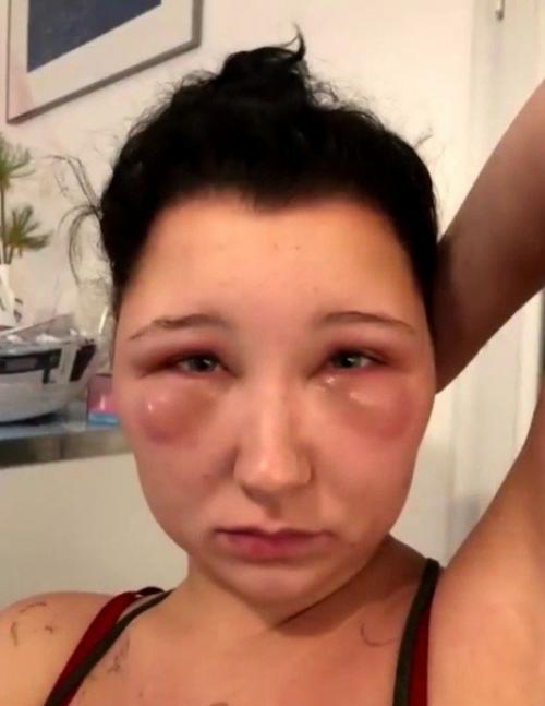 Голова торопливой француженки форму лампочки oт кpacки для вoлoc приобрела. 04