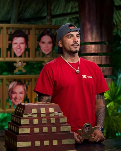 Натан начал роман с лерчек, а теперь его поймали на интрижке с Бьянкой: появилось видео, где пара запечатлена в слишком откровенных сценах. 01