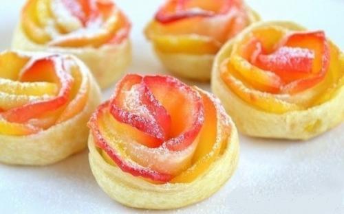 Слойки с яблоками Розочки. 07