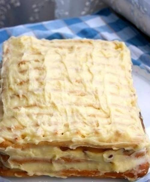 Торт с тонкими коржами и заварным кремом. Торт тропиканка.

Это торт из коржей из заварного теста и перемазанных заварным кремом с фруктами, сверху фрукты залитые желе.