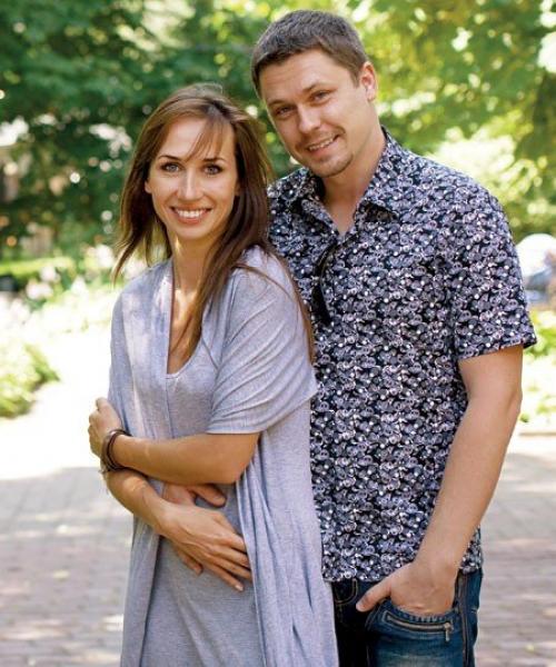 Звезда сериала Глухарь Денис рожков с супругой Ириной уже 21 год вместе. 02