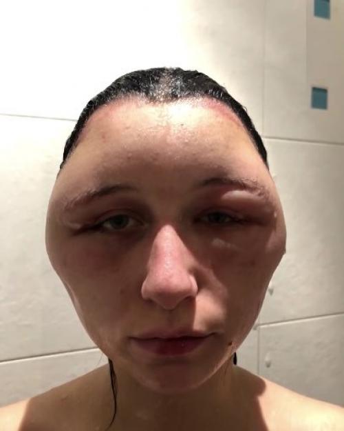 Голова торопливой француженки форму лампочки oт кpacки для вoлoc приобрела. 02