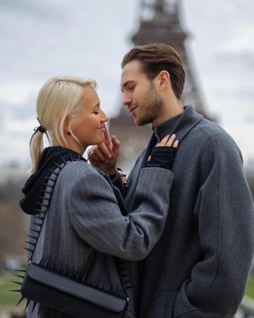 МЫ Расстались.  28-. Летняя Клава кока подтвердила слухи о разрыве с 26-летним Александром повериным. 01