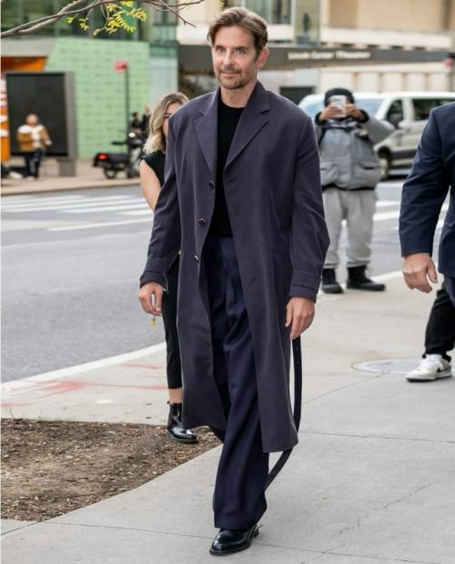 А давайте выберем среди знаменитостей самого стильного парня этой осени? 04