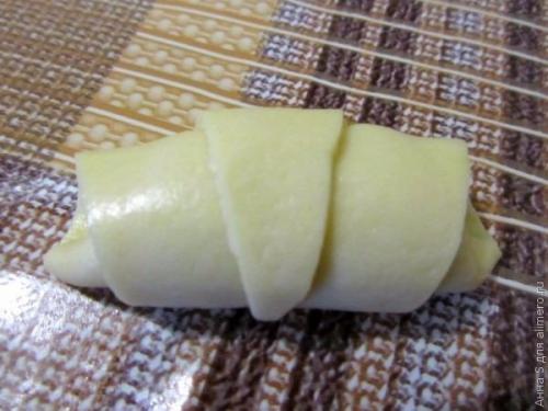 Рогалики с вареной сгущенкой. 04