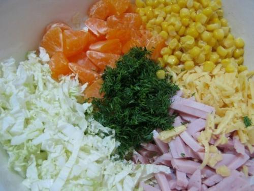 Салат Новогодний.   Салат с мандаринами превосходно подходит к новогоднему столу. 05